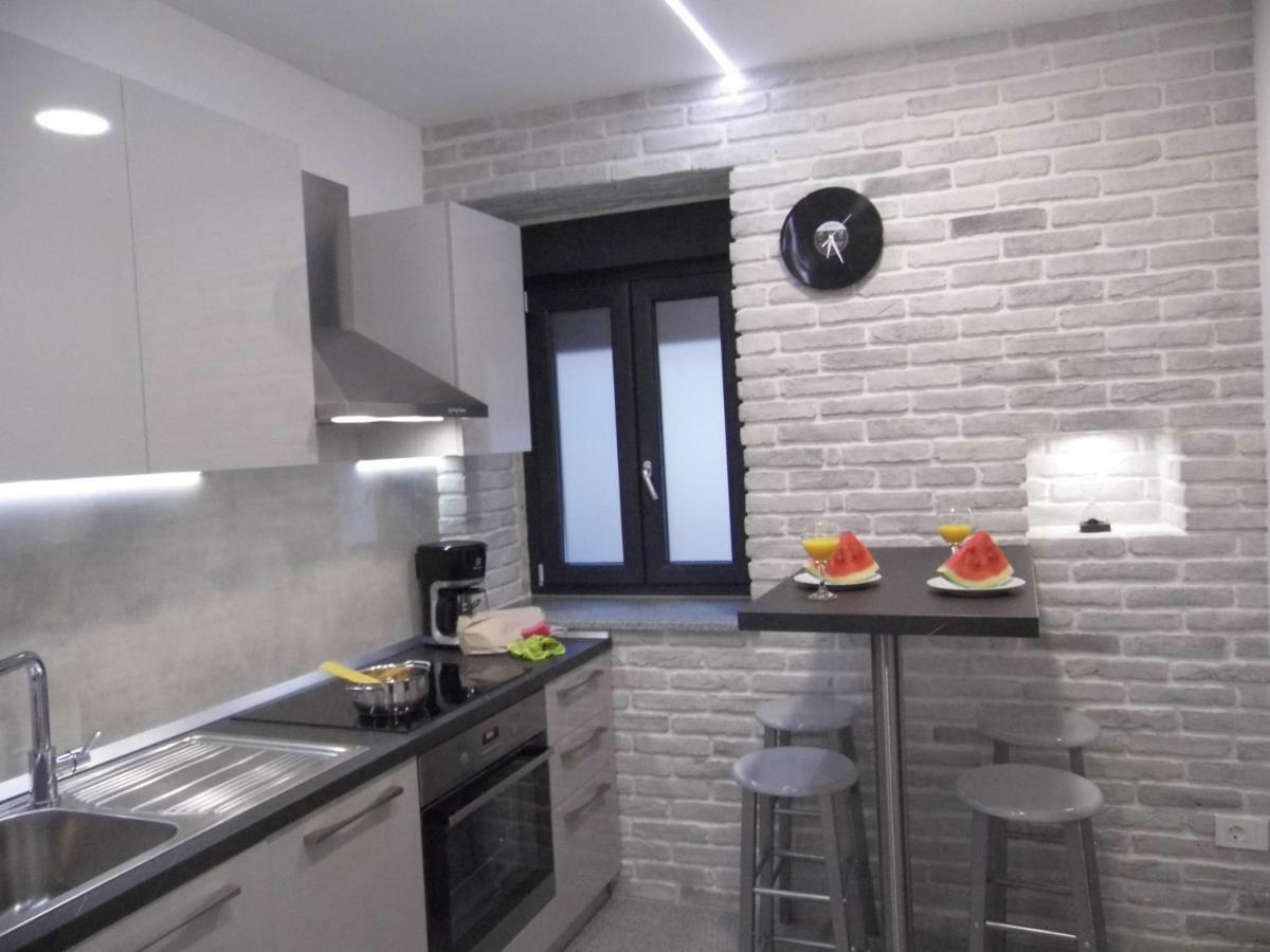 Batcave Apartment Pula Bagian luar foto