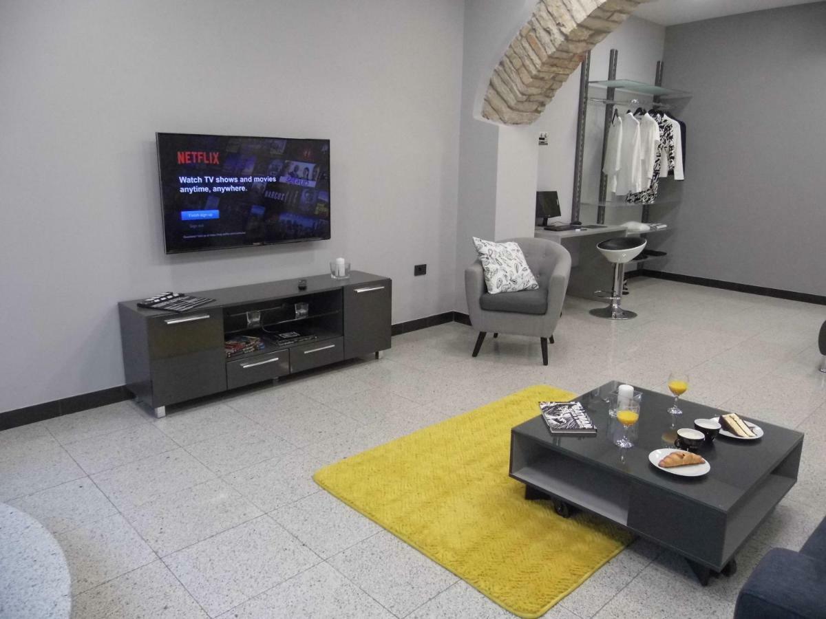 Batcave Apartment Pula Bagian luar foto