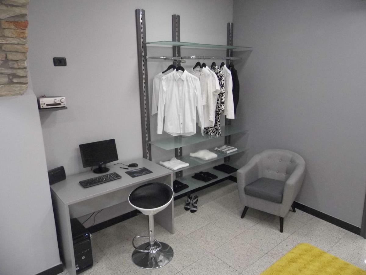 Batcave Apartment Pula Bagian luar foto